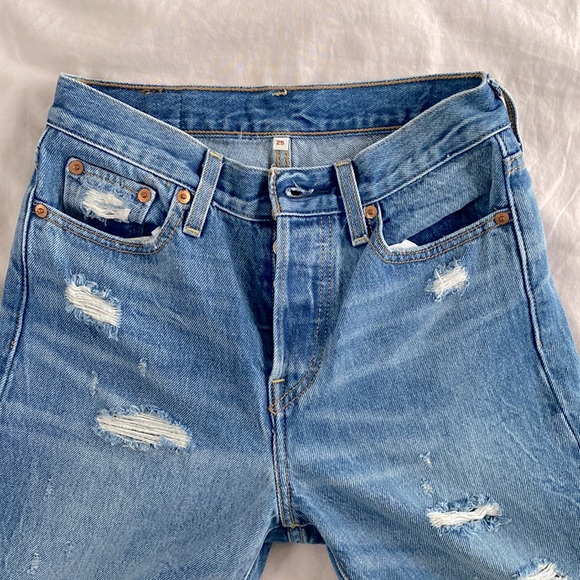 Levi’s high waist, wedgie fit, slimmer fit, no stretch. - Picture 4 of 5